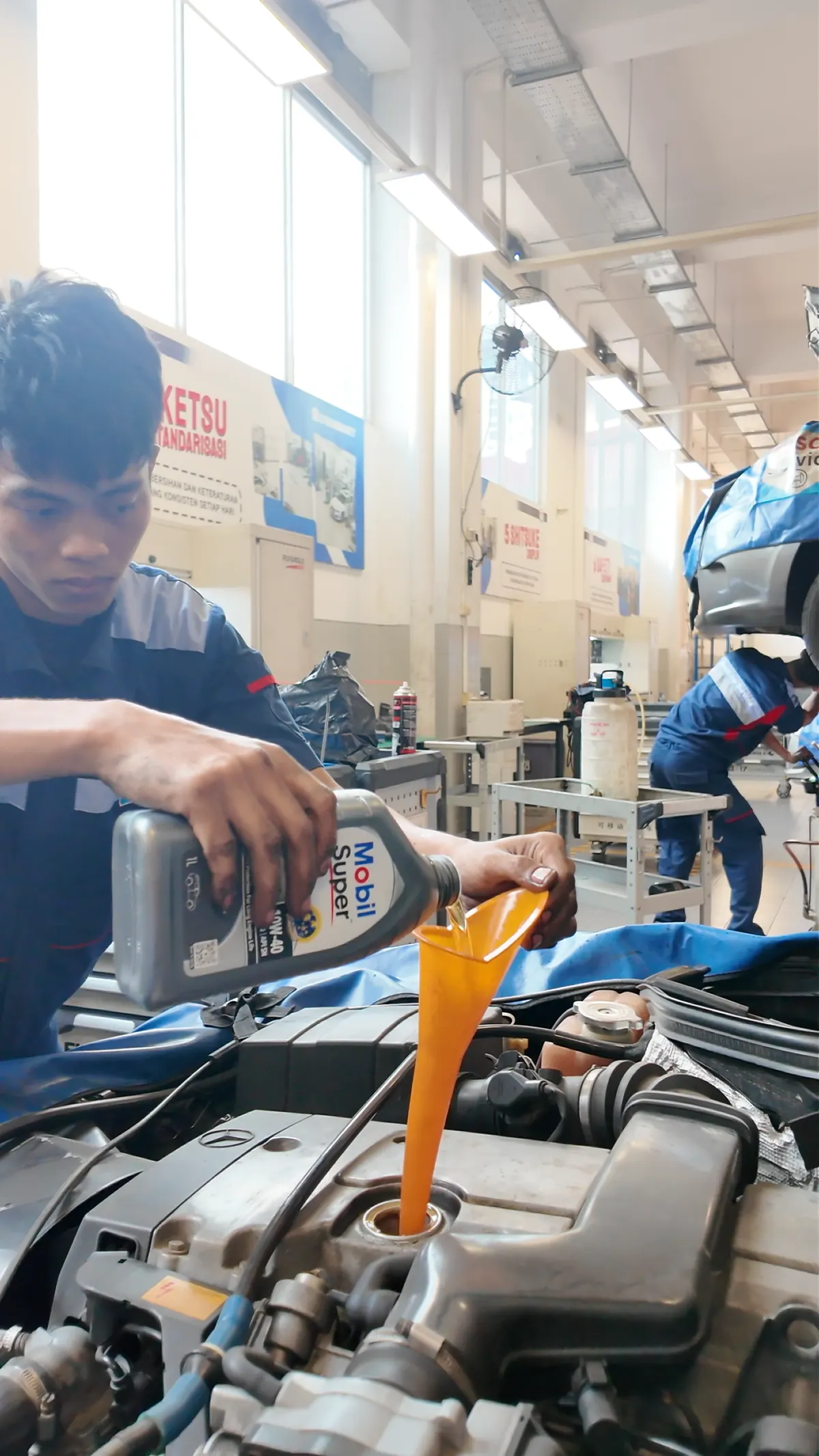 Ganti Oli — Tuang Mobil Super